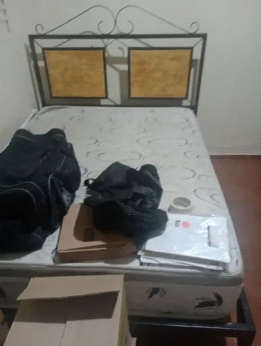 Cama de ferro casal mais colchão 400,00