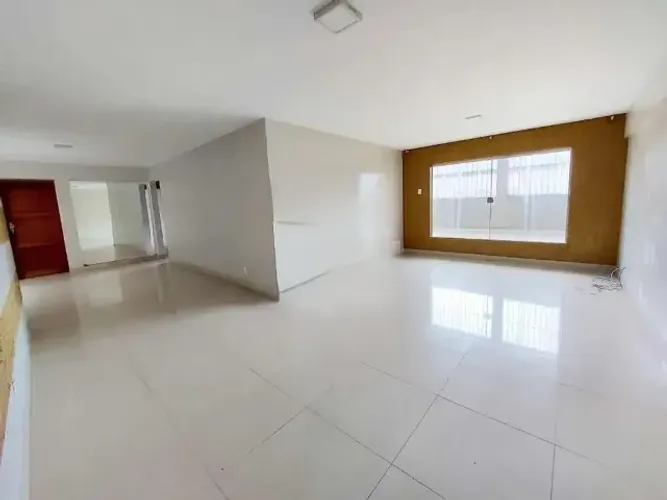 Apartamento Sobreloja em Lagoa Seca, Amplo e em Localização Estratégica, 300m²
