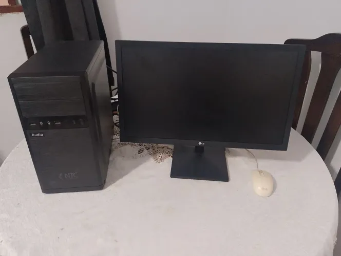 Vende se um computador completo