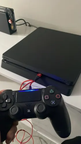 PS4 Slim 