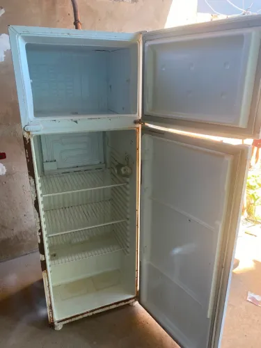 Vendo geladeira cônsul grande branca funcionando