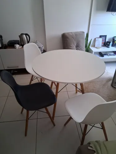 Mesa 4 lugares + 3 cadeiras  R$ 450,00