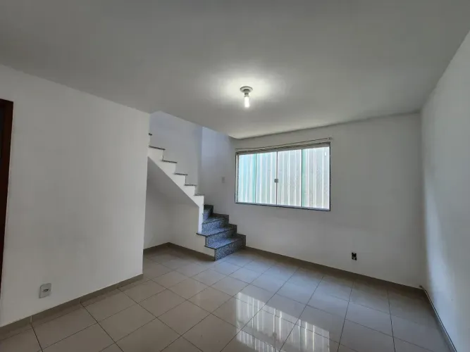 Apartamento no Centro de Nilópolis 2 Suítes, Garagem e Perto do Trem