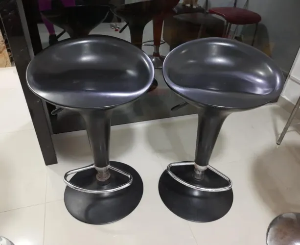 Vende-se duas banquetas bancada
