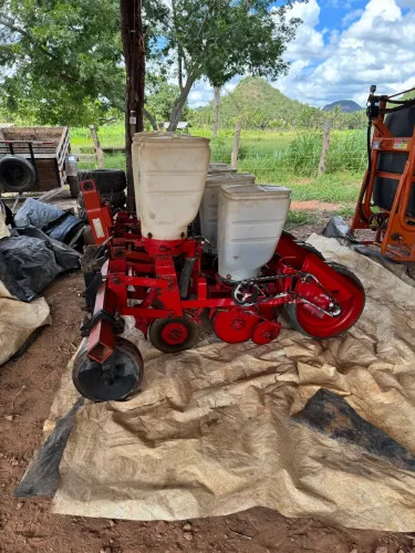 Plantadeira 2040 - 4 linhas 