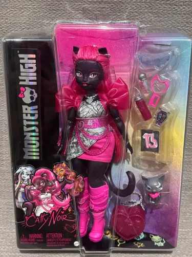 boneca monster high catty noir