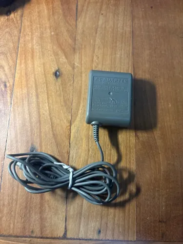 carregador/fonte original da Nintendo para o Nintendo DS Lite (modelo USG-002)
