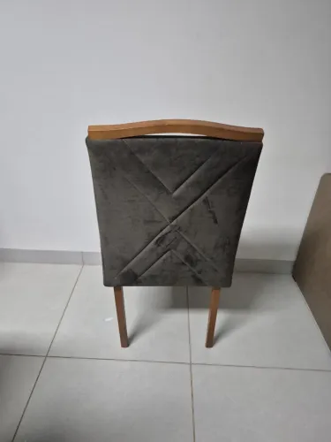Vende-se 8 cadeiras em excelente conservação 