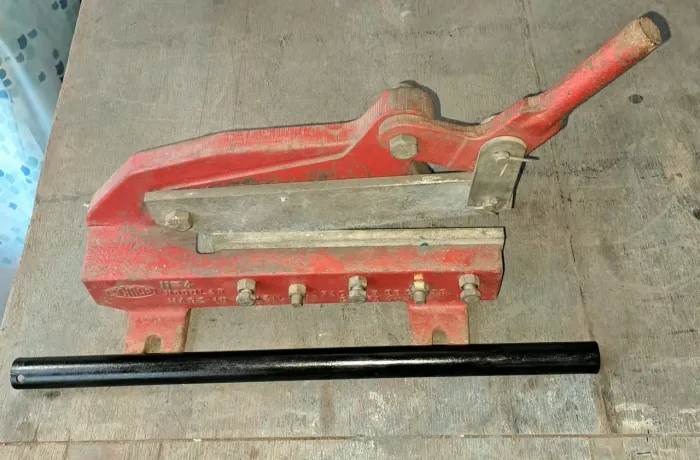 Tesoura de bancada n 4