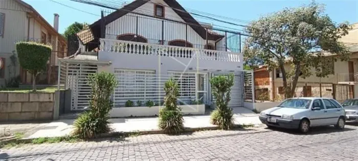 Loja térrea semimobiliada para locação no bairro Medianeira. São 60m², recepção, sala de r