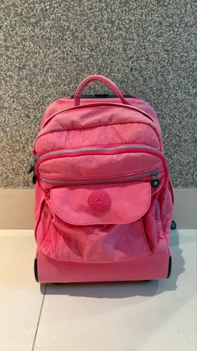 Mochila Kipling original rosa com rodinhas excelente estado