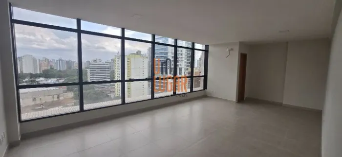 Um Lugar Imóveis ALUGA: Sala comercial de 34,89 m² com Split no Ed. City Office, Batista C