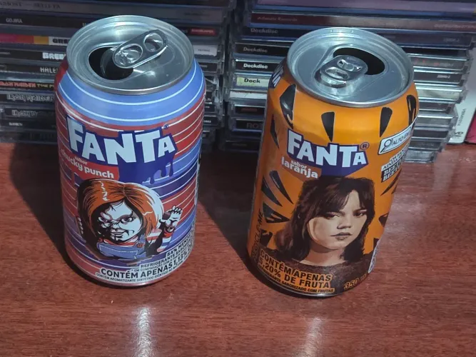 Lata Fanta Halloween: Chucky e Astrid Deetz (Jenna Ortega) Beetlejuice 2