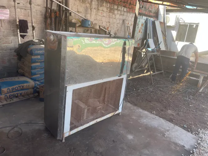 Vendo bebedouro industrial 4 torneira