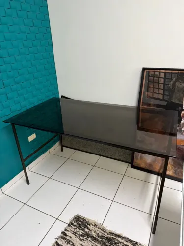 Mesa com tampo de vidro