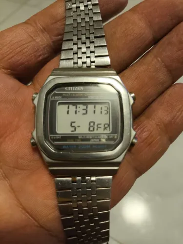 Relógio Citizen P100