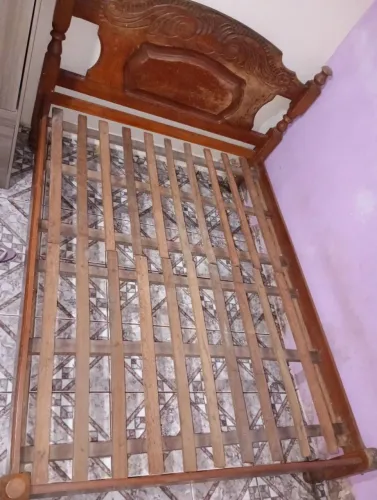 Armação de Cama Casal de Madeira