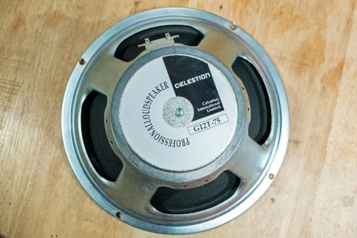 Falante Celestion G12T-75 guitarra - 12" 16? 75W - Excelente estado!