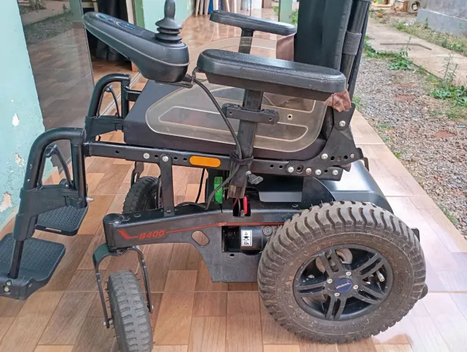 Cadeira de rodas motorizada