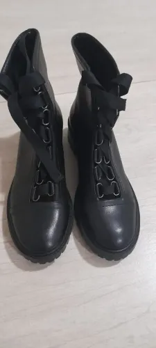 Bota schutz.