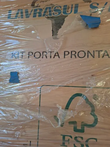 KIT PORTA PRONTA DIREITA DE MADEIRA 60X210CM