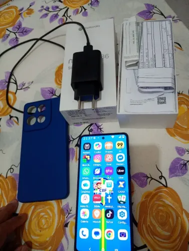 Motorola g86 novo um mês de uso tem nota fiscal Caixa carregador original