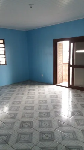 casa grande em porto alegre bairro humaita,tres quartos,dois pisos.
