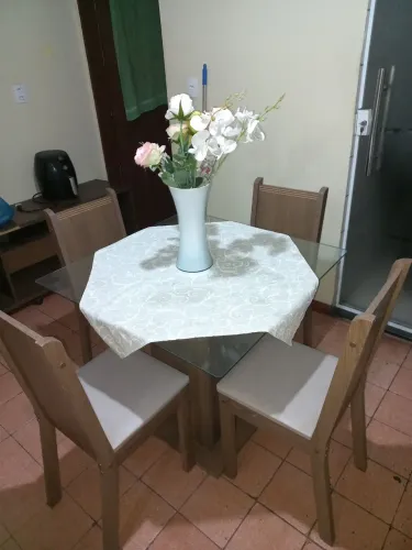 Mesa 4 cadeiras com Jarro 
