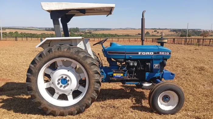 Trator Ford 4610