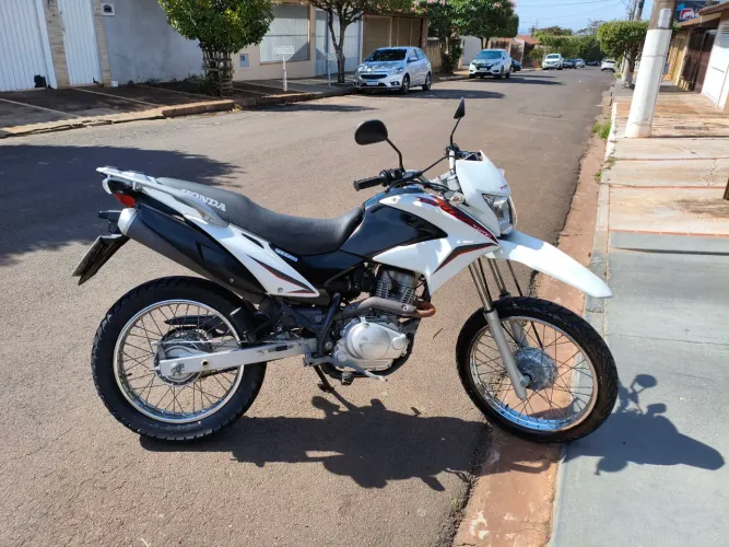 Bros 2014 28.000 km sem detalhes
