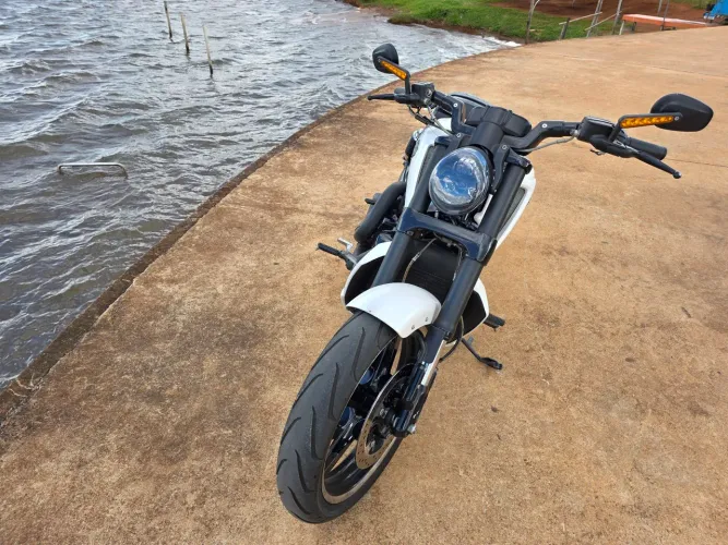 HARLEY DAVIDSON V-ROD MUSCLE 2013 14 