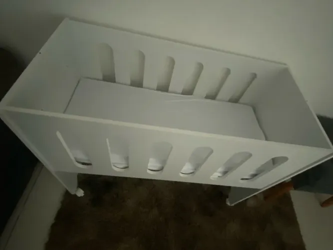 Vende-se berço/trocador de bebê com pouco tempo de uso !