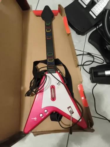 Volante, pedal e guitarra para ps2