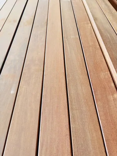Deck de Ipê Maciço 0,09x0,025cm - Lote ? 1,067 m³ - 112 Peças