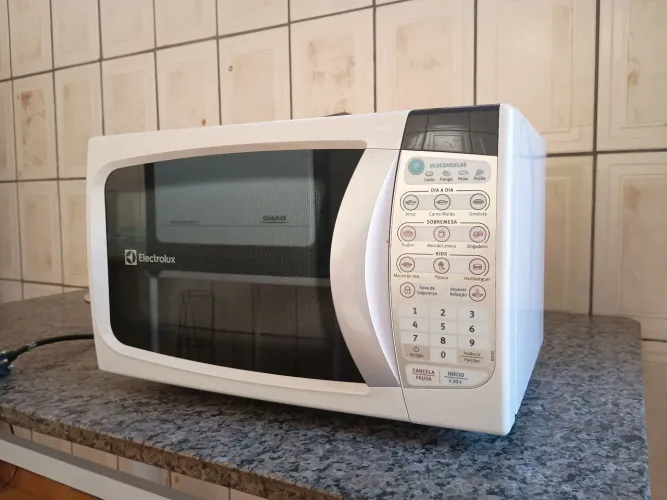 Microondas seminovo funcionando
