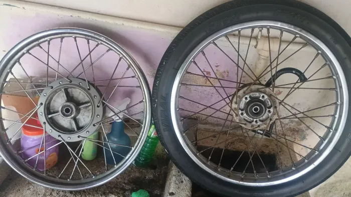 Par jante usado em bom estado de conservação para motos Fan e Titan 150