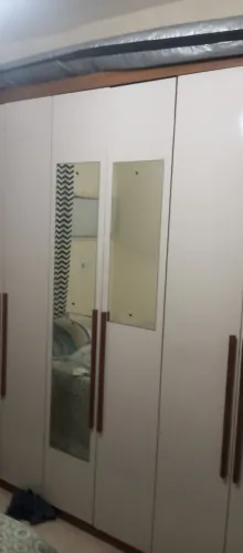 guarda roupas 6 portas 3 gavetas muito conservado branco com madeira espelho na frente