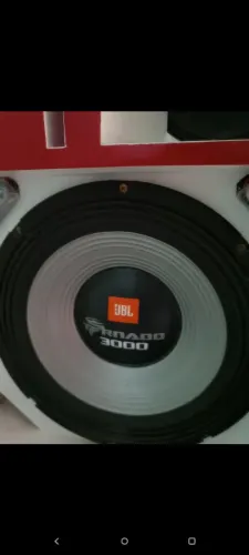 Caixa de som montada