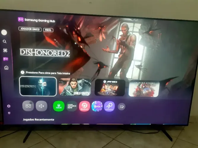 Smart TV Samsung 75 polegadas, modelo UN75DU7000, Crystal UHD 4K.