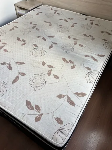 Cama Box Queen + Colchão com sistema de massagem