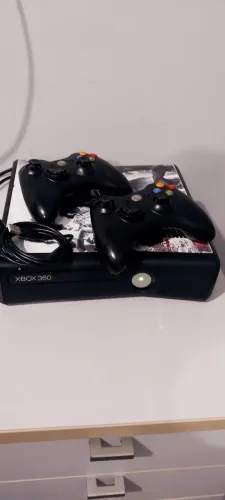 Xbox 360 DESBLOQUEADO + 2 CONTROLES SEM FIO + CARREGADOR DOS CONTROLES
