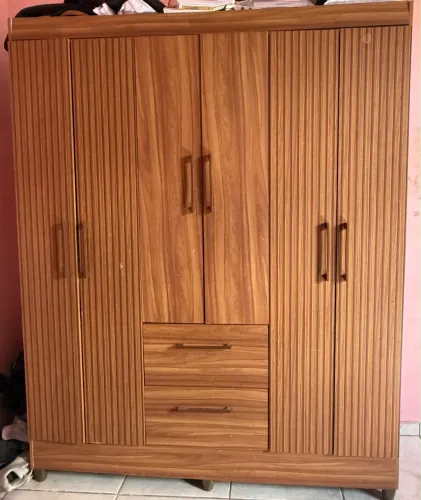 Vende-se guarda-roupa