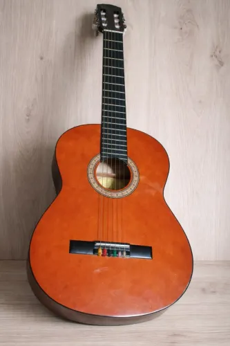 Violão Suzuki-R$ 300,00