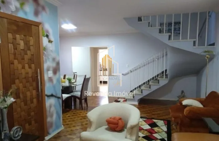 Sobrado Residencial de 200m² com 3 dormr/1 suíte, salão de festa, 3 vagas no Jardim da Saú