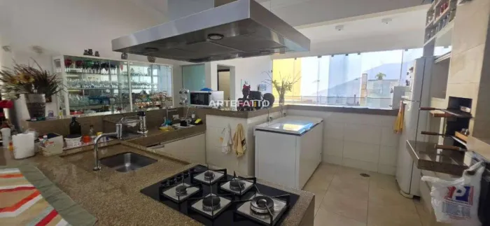 Casa à venda, com 3 súites 389,36m