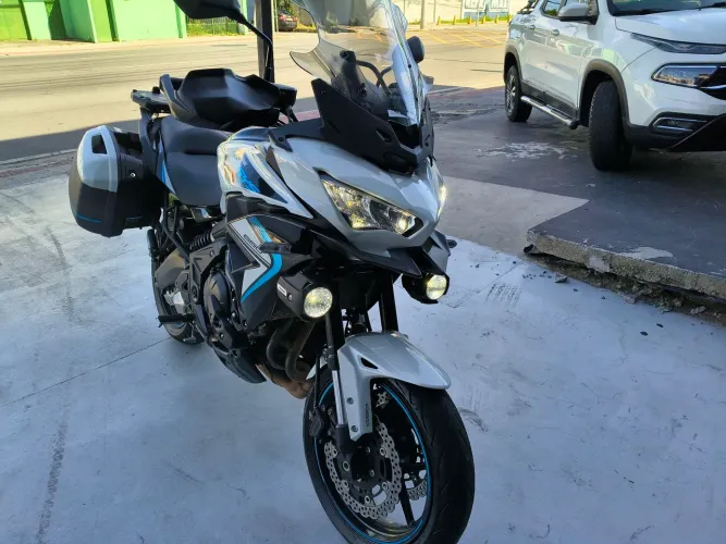 Kawasaki Versys 2025 650cc 11.000km 3a. Revisão ok