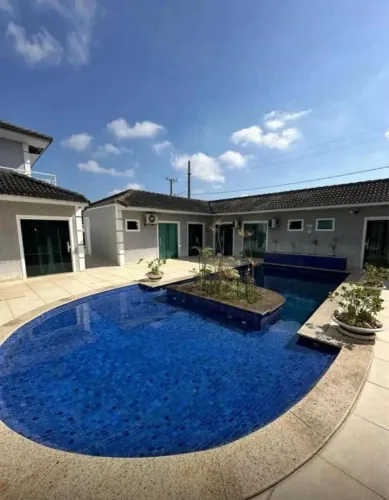 Flat à venda parcialmente mobiliado no Peró, Cabo Frio/RJ