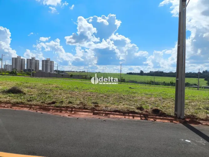 Terreno disponível para venda no condomínio Mirante do Lago em Uberlândia-MG
