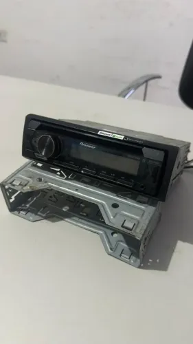Toca CD Pioneer DEH-S4180BT com Bluetooth + Voltímetro + Moldura