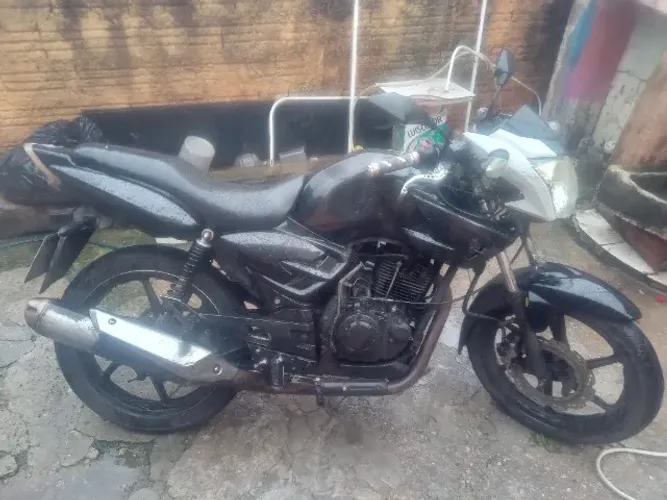 vendo essa moto ..tem alguns detalhes ,mas anda perfeitamente 